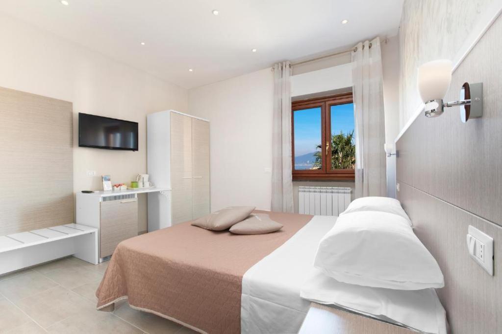 Bed and Breakfast Sorrento Relax E Sea Exterior foto